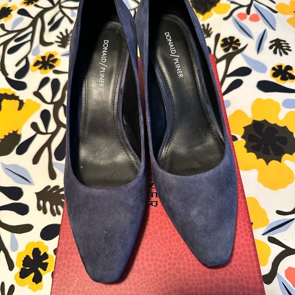Donald J Pliner Jeri-KS Pump Blue Suede - Picture 2 of 7